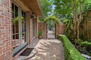 1010 Nantucket Dr, Houston, TX 77057 - Photo 43