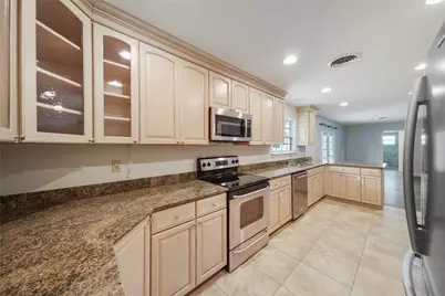 10502 Timberwood Drive, Houston, TX 77043 - Photo 17