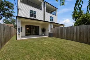110 E 28th St, Houston, TX 77008 - Photo 3