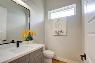 110 E 28th St, Houston, TX 77008 - Photo 27