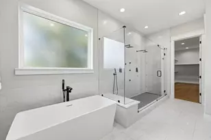 110 E 28th St, Houston, TX 77008 - Photo 11