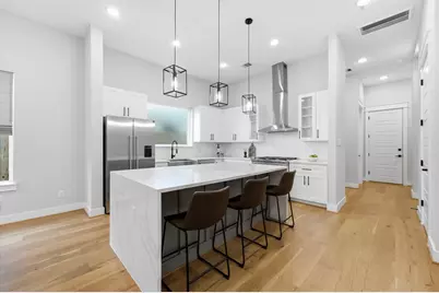 110 E 28th Street, Houston, TX 77008 - Photo 5