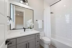 110 E 28th St, Houston, TX 77008 - Photo 27