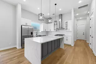 110 E 28th St, Houston, TX 77008 - Photo 7
