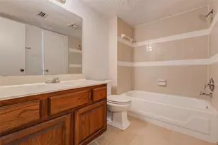 200 Pecan Dr, League City, TX 77573 - Photo 19