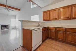 200 Pecan Dr, League City, TX 77573 - Photo 9