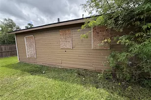 2110 Leight St, Beaumont, TX 77703 - Photo 3