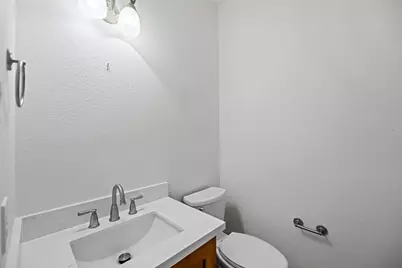 98 E Beckonvale Circle, The Woodlands, TX 77382 - Photo 19