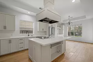 98 E Beckonvale Cir, The Woodlands, TX 77382 - Photo 13