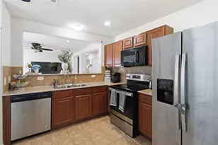 6515 Green Pear Ln, Houston, TX 77049 - Photo 11
