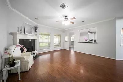 312 Falcon Lake Drive, Friendswood, TX 77546 - Photo 5