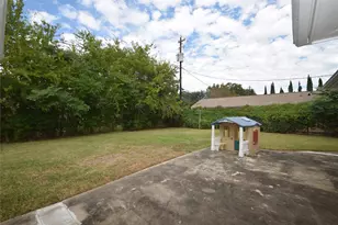 8434 Bluegate St, Houston, TX 77025 - Photo 15