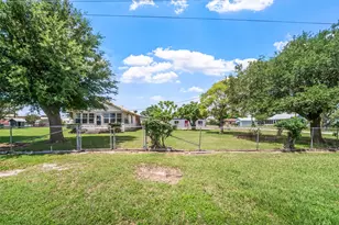 422 Caney St, Matagorda, TX 77457 - Photo 7