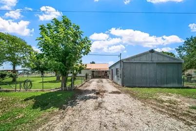 422 Caney Street, Matagorda, TX 77457 - Photo 9