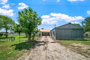 422 Caney St, Matagorda, TX 77457 - Photo 9