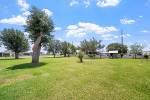 422 Caney St, Matagorda, TX 77457 - Photo 17