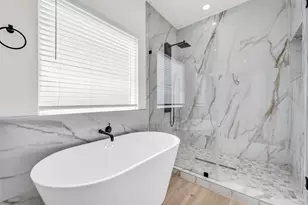 724 E 33rd St, Houston, TX 77022 - Photo 17