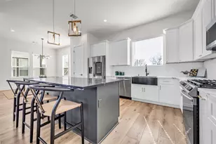 724 E 33rd St, Houston, TX 77022 - Photo 1
