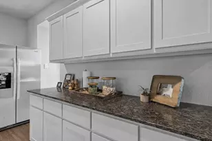 1018 Sycamore Dr, Rosharon, TX 77583 - Photo 3