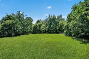 313 Greenbriar Dr, Baytown, TX 77520 - Photo 31