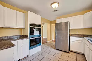 313 Greenbriar Dr, Baytown, TX 77520 - Photo 15