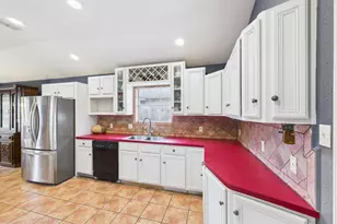 16207 N Meadow Dr, Houston, TX 77073 - Photo 5