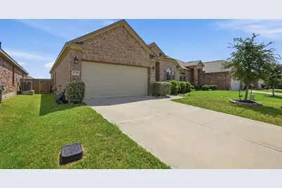 4305 E Bayou Maison Circle, Dickinson, TX 77539 - Photo 3