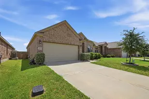 4305 E Bayou Maison Cir, Dickinson, TX 77539 - Photo 3
