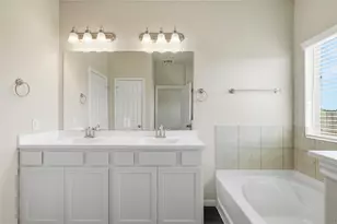 4305 E Bayou Maison Cir, Dickinson, TX 77539 - Photo 17