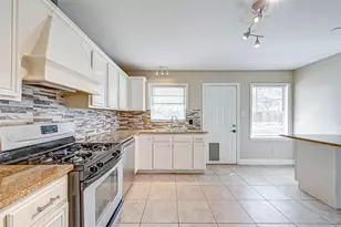 9349 Rosstown Way, Houston, TX 77080 - Photo 23