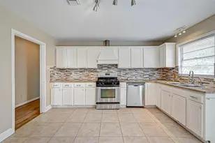 9349 Rosstown Way, Houston, TX 77080 - Photo 17