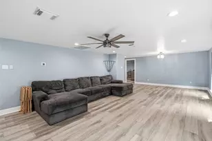 404 Oaklawn St, League City, TX 77573 - Photo 5