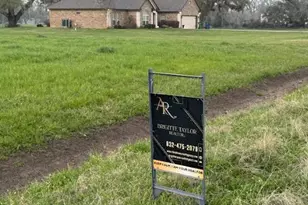 167 Horse Shoe Trail, Angleton, TX 77515 - Photo 1