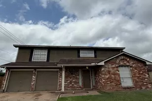 414 Dogwood St, Lake Jackson, TX 77566 - Photo 1