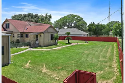 405 Park Street, Anahuac, TX 77514 - Photo 33