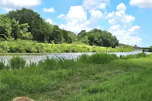 5015 Ghinaudo Rd, Hitchcock, TX 77563 - Photo 1