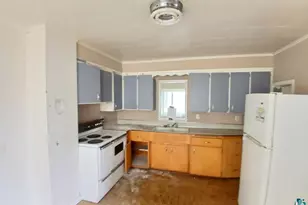 512 S 5th St, Virginia, MN 55792 - Photo 5