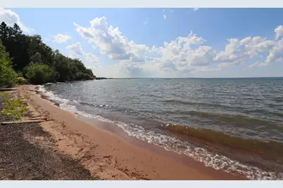 2729 Lake Shore Dr E #4, Ashland, WI 54806 - Photo 5