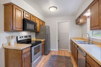 2219 W 22nd St, Duluth, MN 55811 - Photo 3