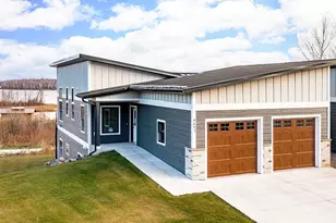 8602 Maynard Pl, Duluth, MN 55807 - Photo 1