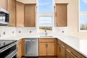 8602 Maynard Pl, Duluth, MN 55807 - Photo 9