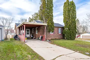 401 Memorial Dr, Buhl, MN 55713 - Photo 1