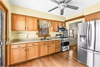 302 River Bluff Ave, Sandstone, MN 55072 - Photo 9