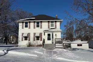 126 NW 5th St, Chisholm, MN 55719 - Photo 1