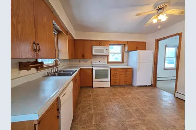 207 E 3rd St, Superior, WI 54880 - Photo 11