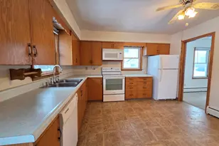 207 E 3rd St, Superior, WI 54880 - Photo 11