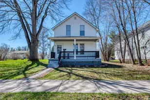 915 11th Ave W, Ashland, WI 54806 - Photo 1