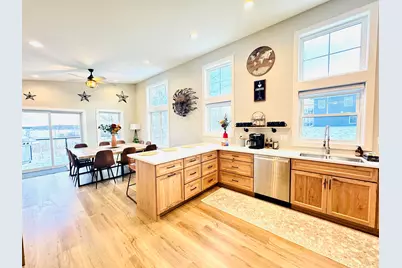 8620 Maynard Pl, Duluth, MN 55807 - Photo 3