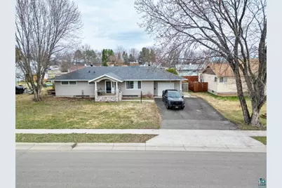 203 Wyandotte Rd, Hoyt Lakes, MN 55750 - Photo 1