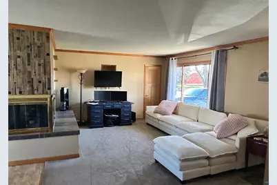 203 Wyandotte Rd, Hoyt Lakes, MN 55750 - Photo 3